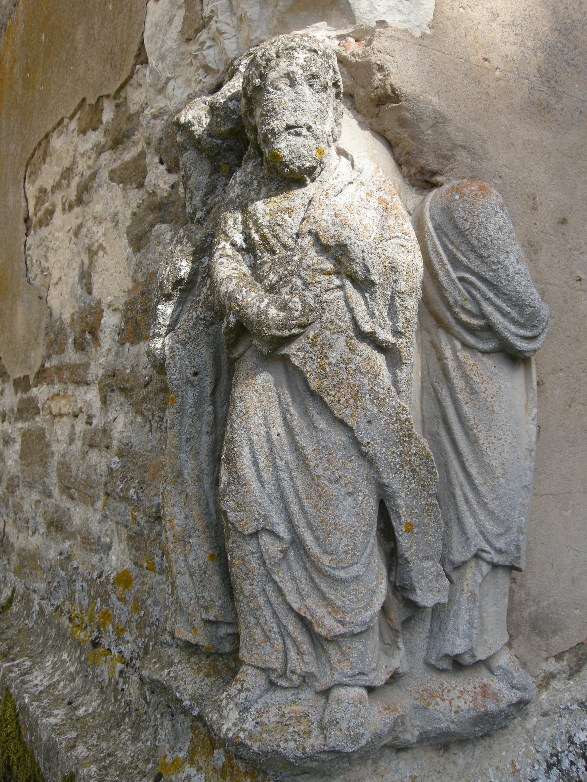 Statues à l'extérieur de Saint Mammès